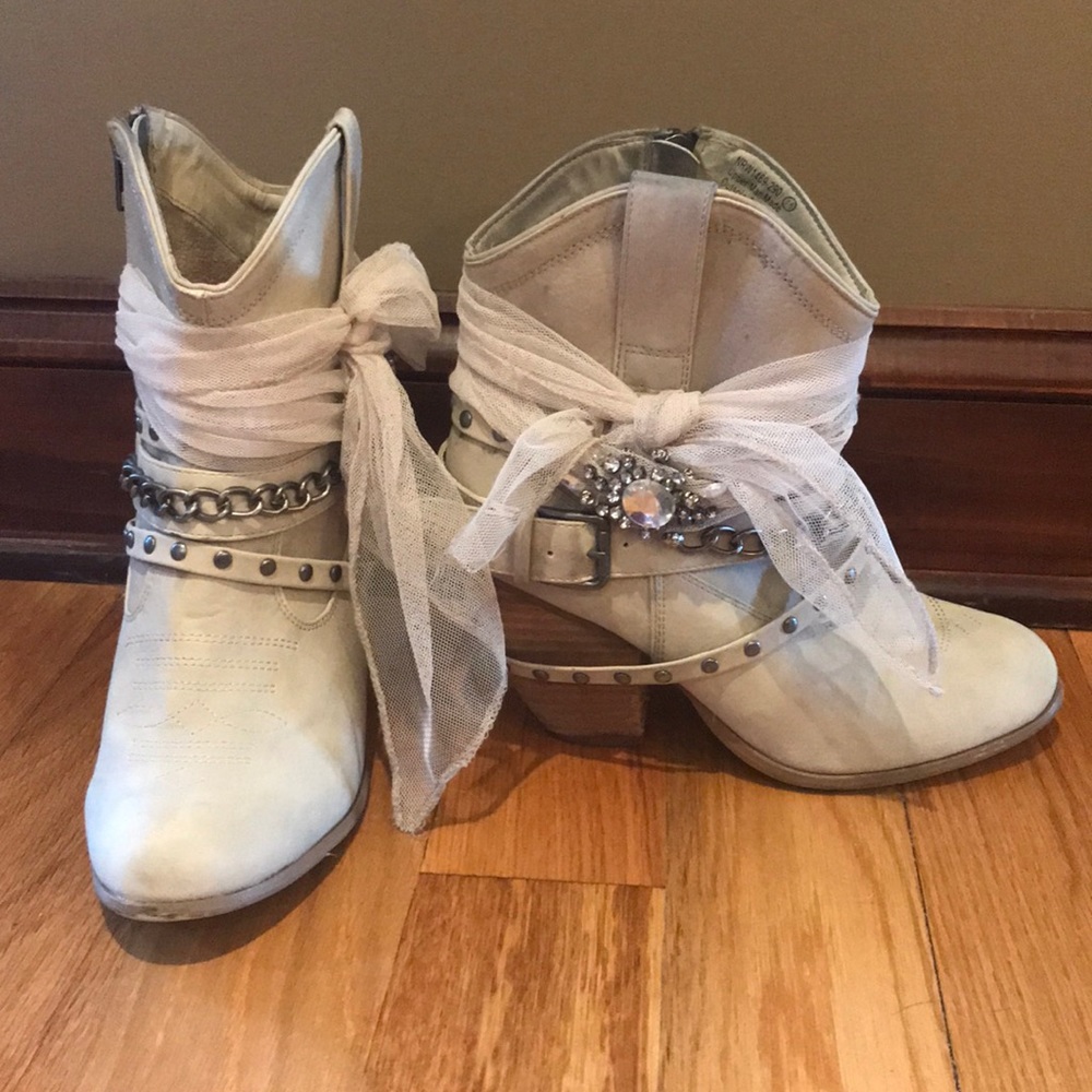 Not rated glam country boots